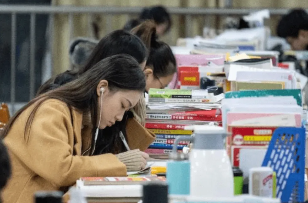 师范生成“倒霉蛋”？最难考学校前10名有7所师范，沦为考研炮灰