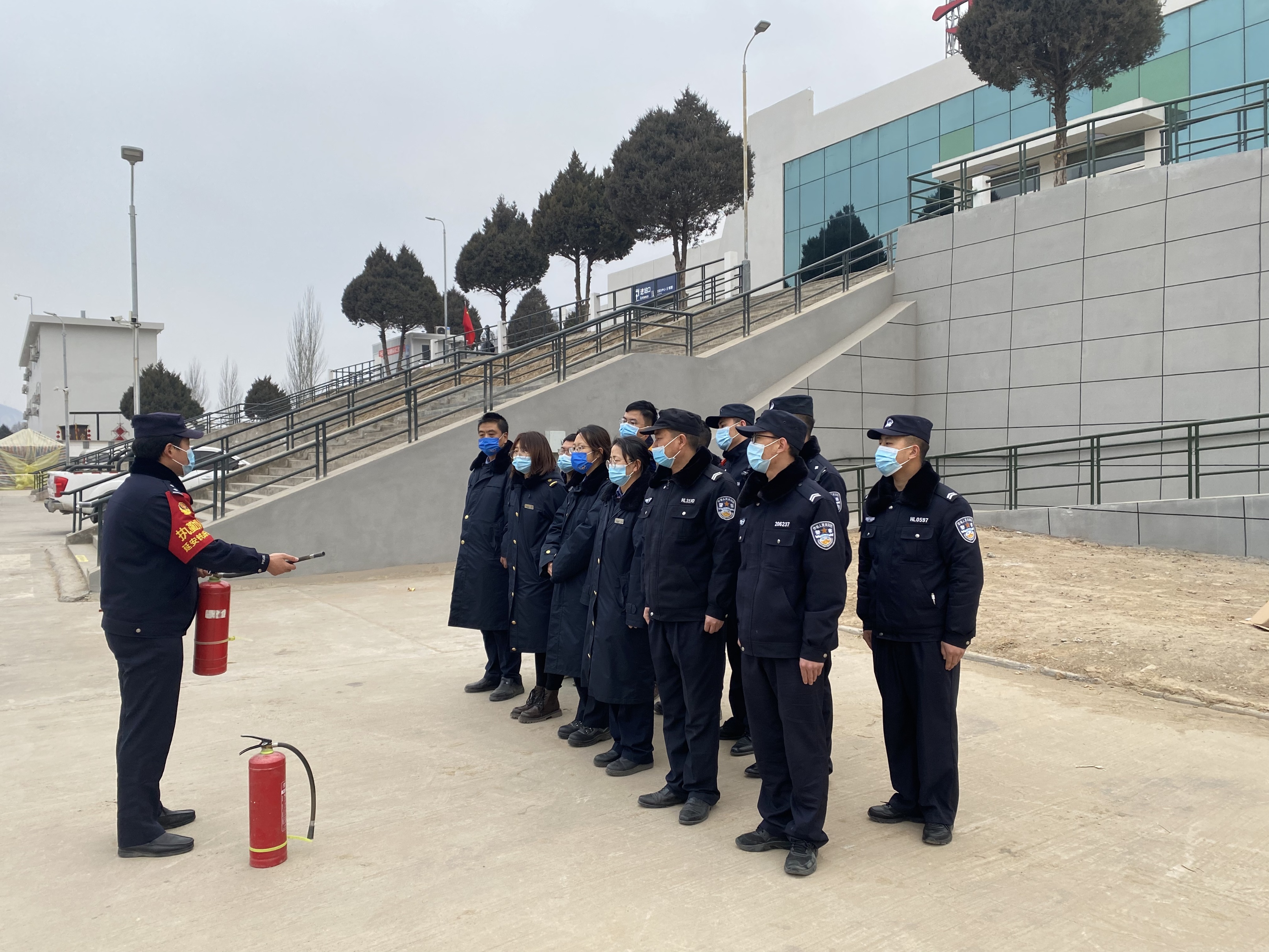 延安铁路公安处子长铁警开展节前安全大检查 确保春运旅客乘车安全