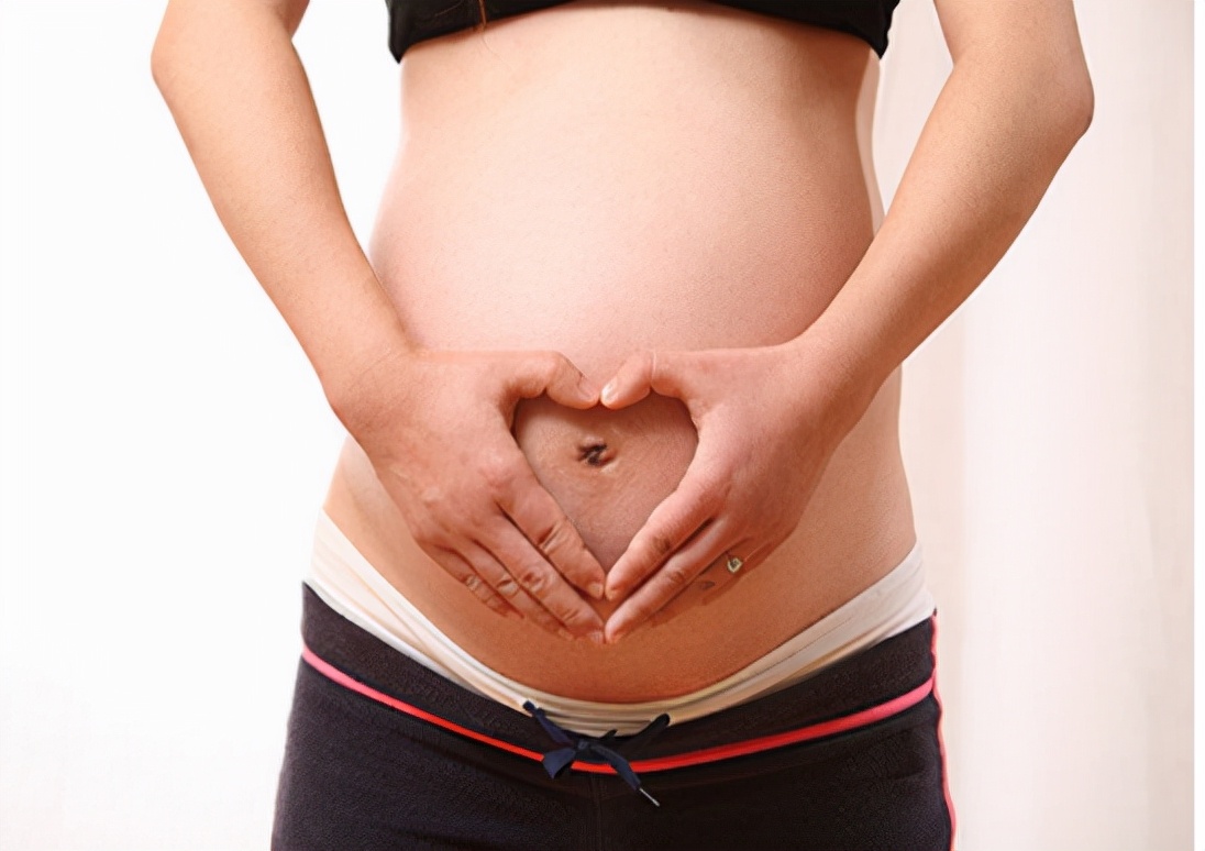 女性宫颈出现病变，腿部可能会发出“预警”，不妨留心观察下