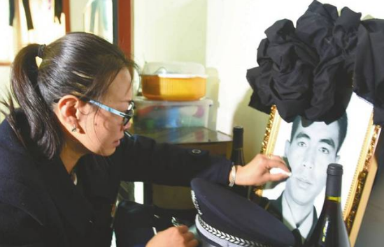 爸爸牺牲10年妈妈瞒了10年，10岁扬州小学生去了爸爸牺牲的地方