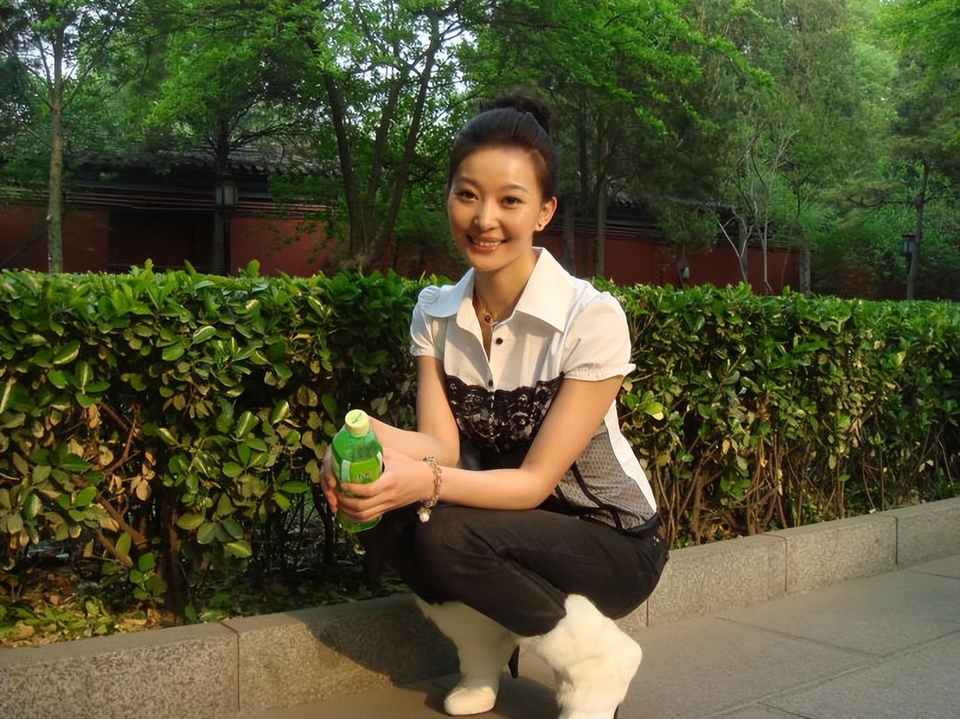 演员周知:帮张柏芝配音,出道18年不温不火,开店做生意也幸福