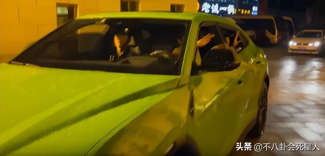 这8位内地戏骨，坐3百万豪车，住上亿四合院，个个是真富豪