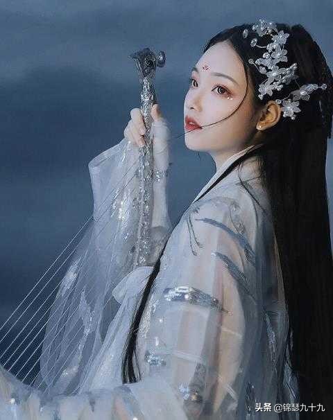 豆蔻梢头二月初：青春年华正当时