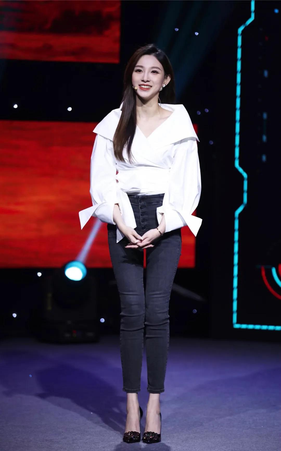 中国传媒大学春晚主持人