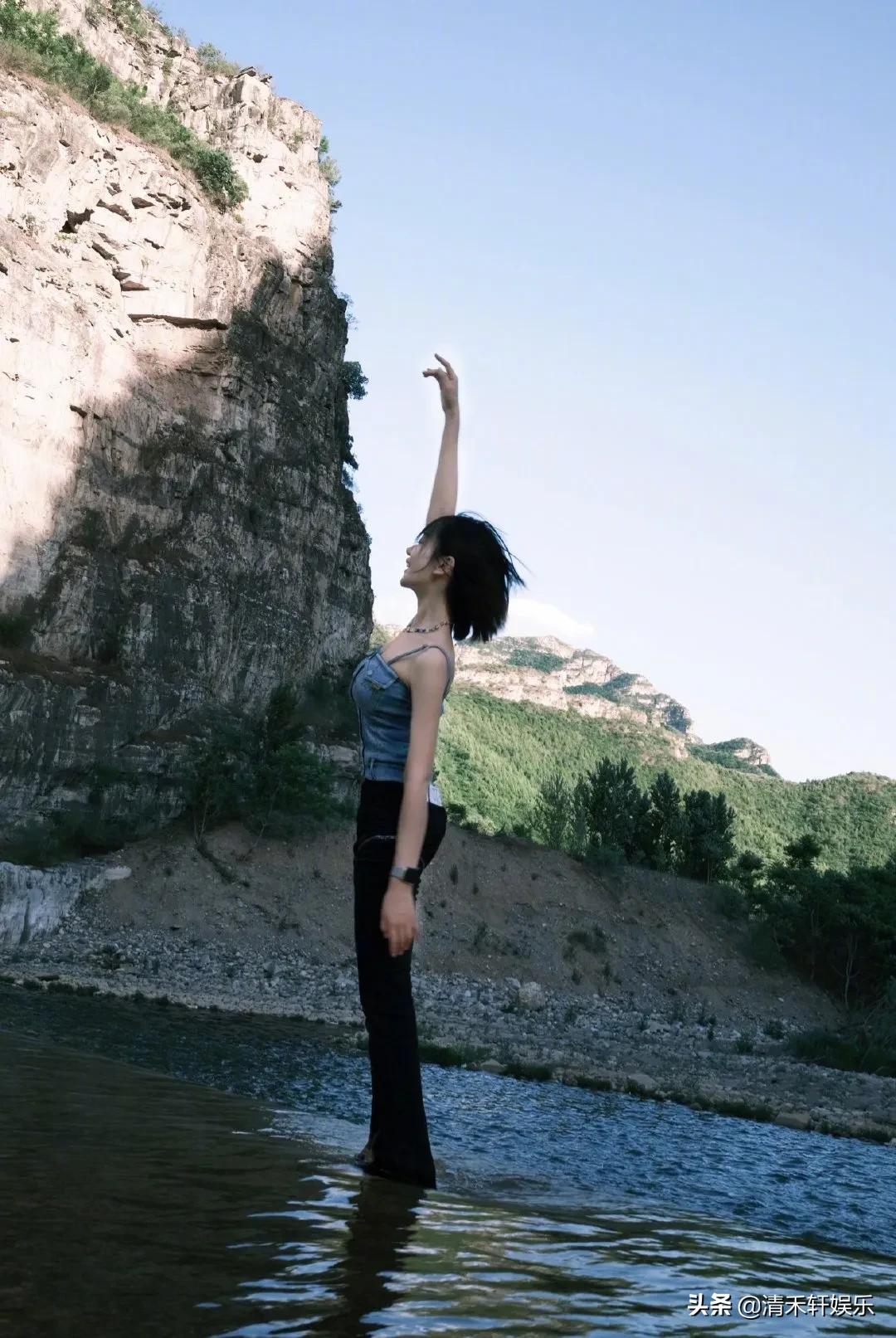 海陆，是一个活泼漂亮的小姐姐。爱外出旅游、也爱打拳，超酷