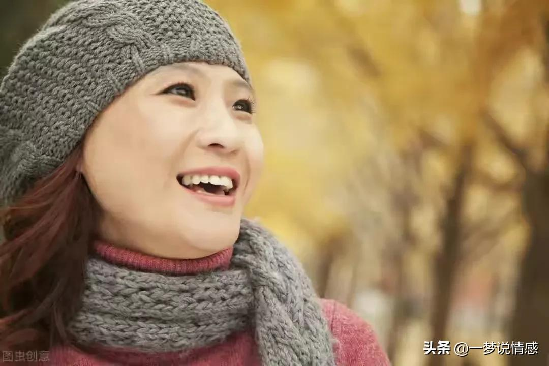 年过50岁的单身女人最喜欢哪种男人?听2个女人的心里话