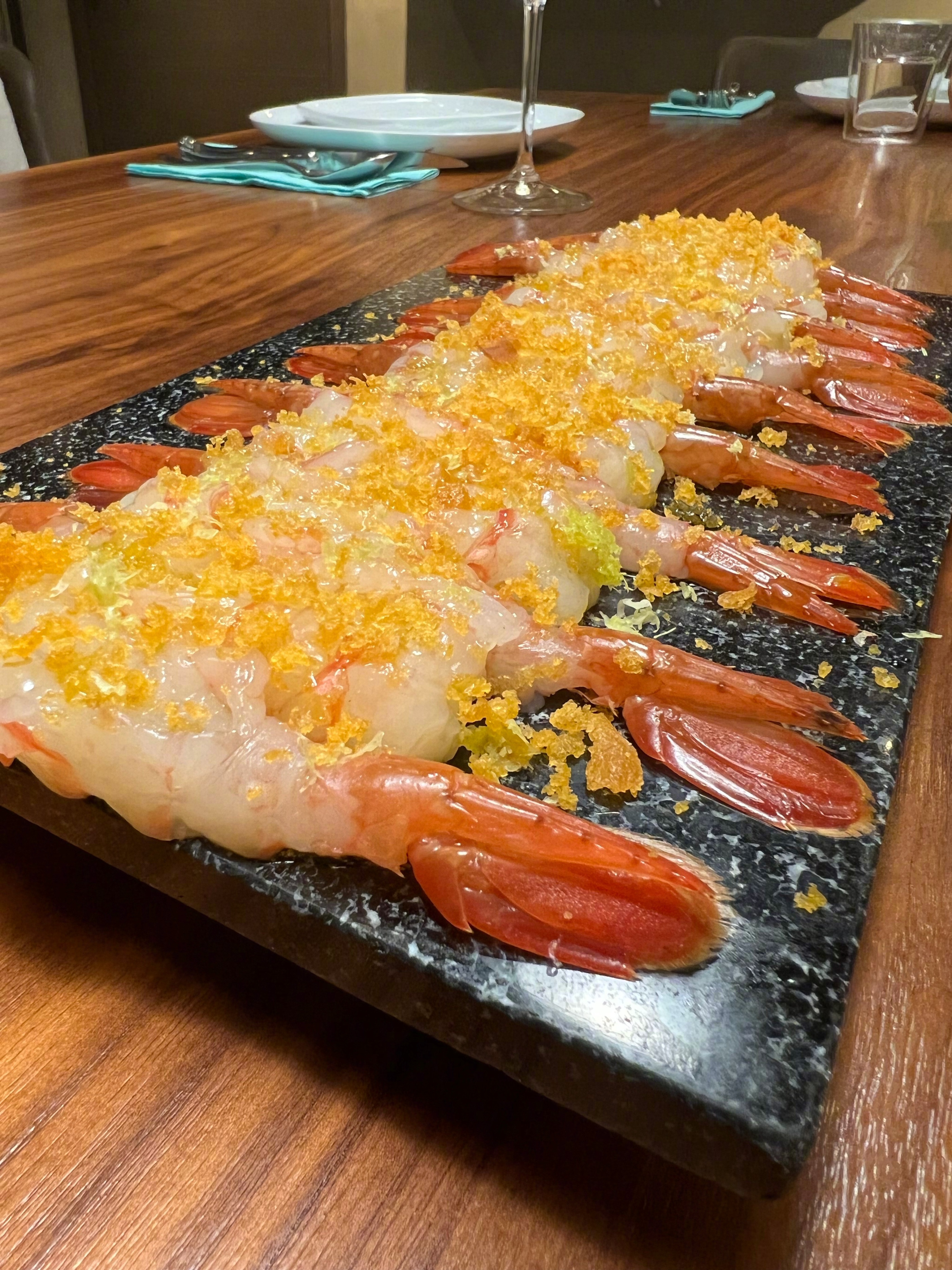 佘诗曼晒家宴无比奢华 桌上最珍贵的一盘被网友称为地狱美食引热议