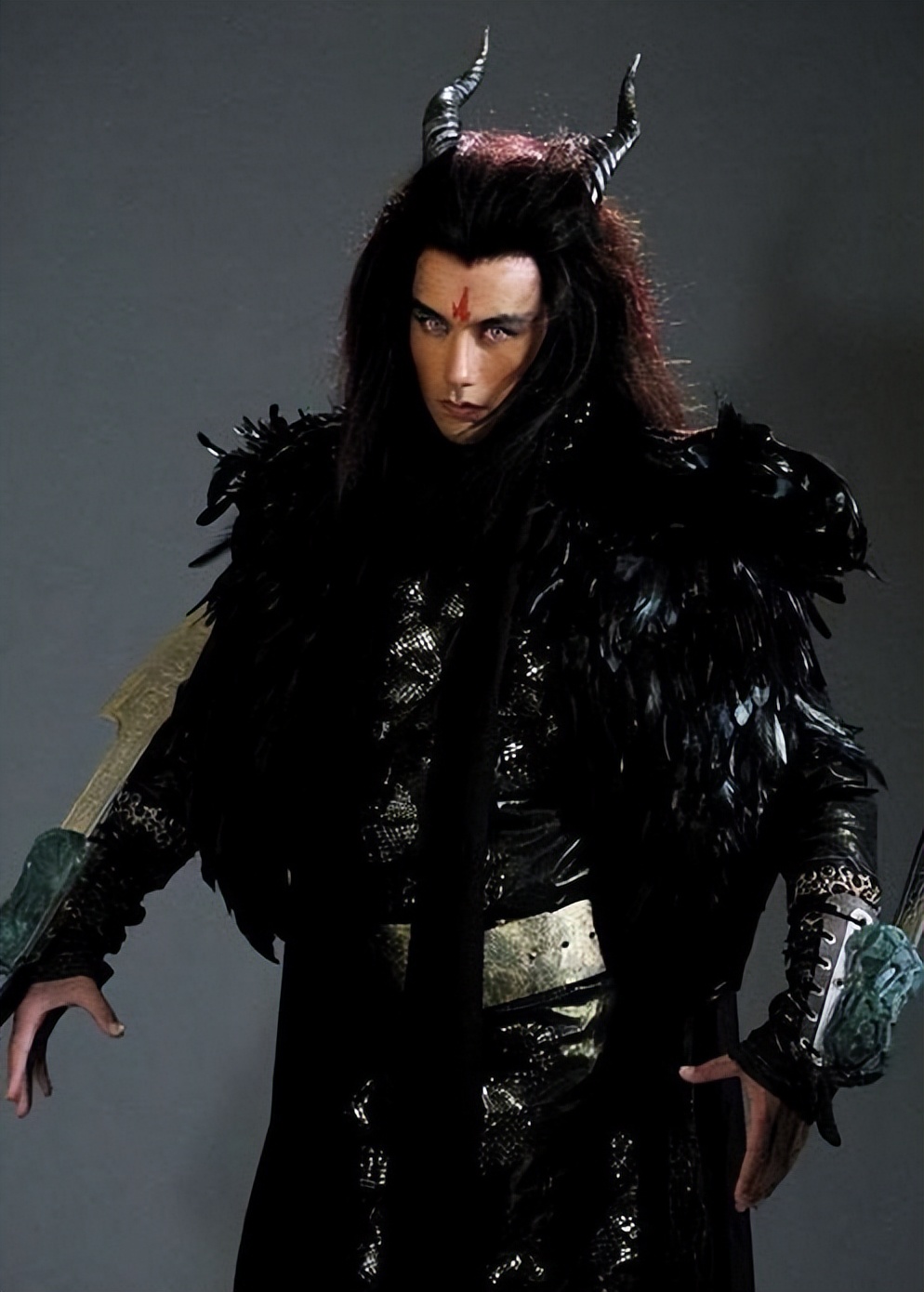 10位长得像“混血儿”的男星，个个明眸皓齿，实打实的中国美男子