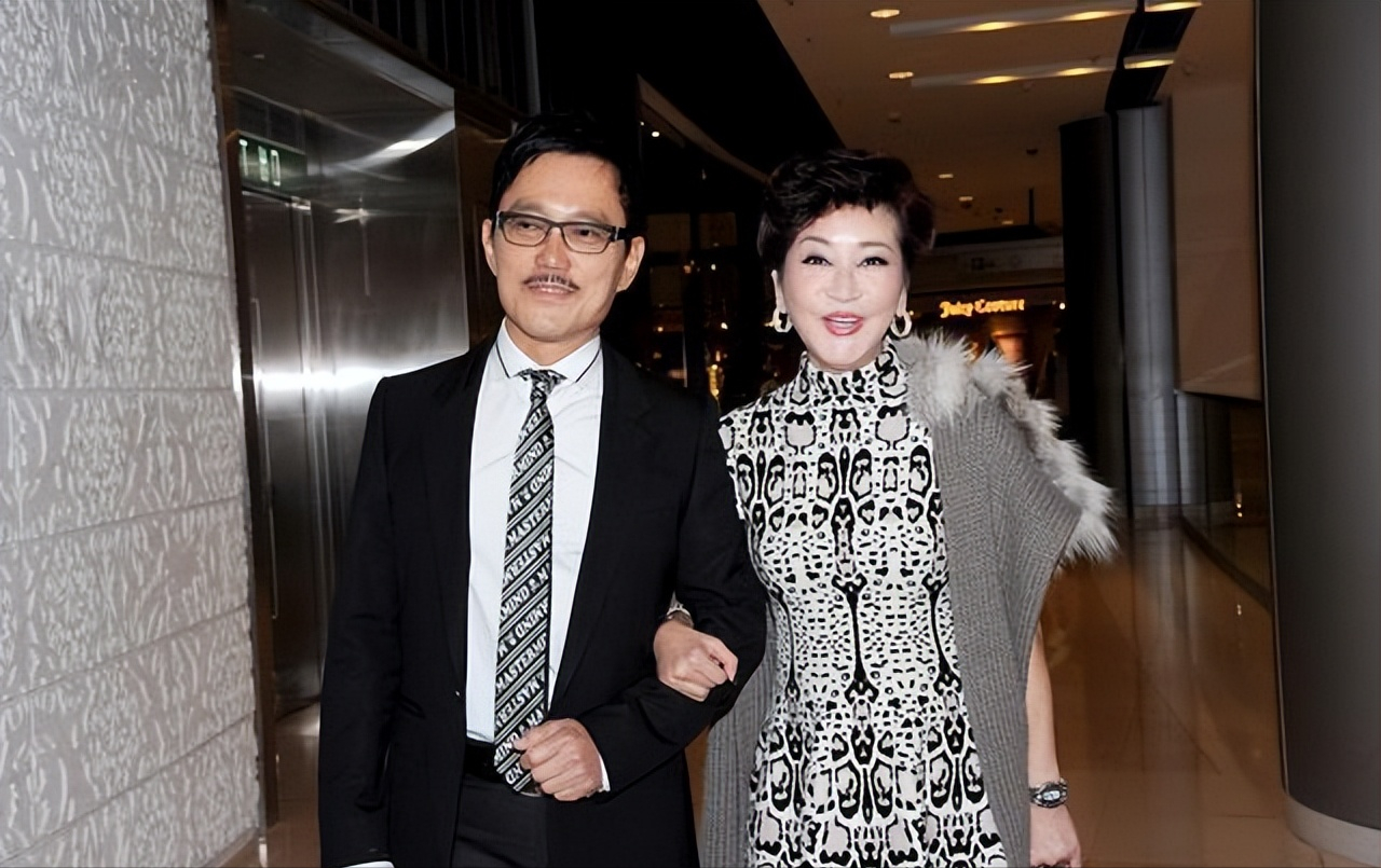 离婚27年，狄波拉和谢贤的人生状况，有何不同？