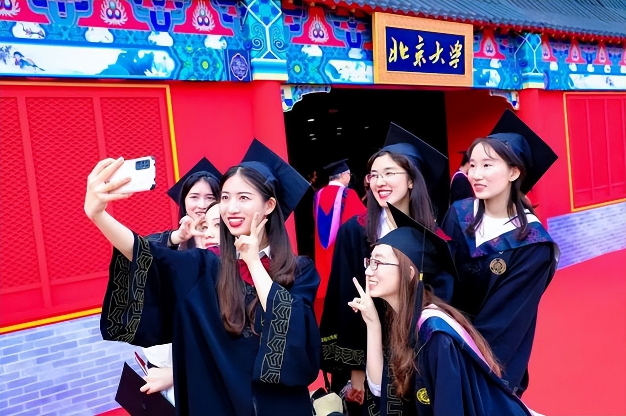 世界一流学科排行榜：清华大比分领先，北大未进前十，哈工大第四