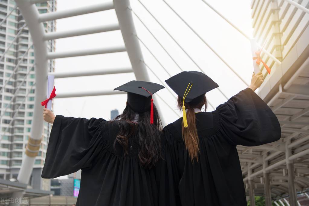 研考人数连续三年居榜首，2022四川大学自划线，有专业高达398分