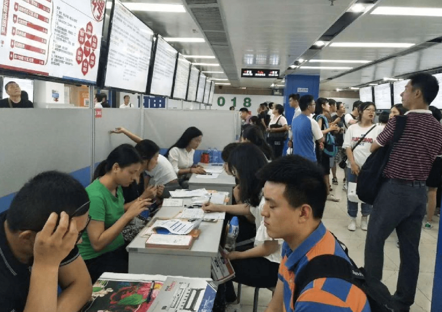 又一“铁饭碗”公开招聘，实习工资7500左右，优先录取这四类学生