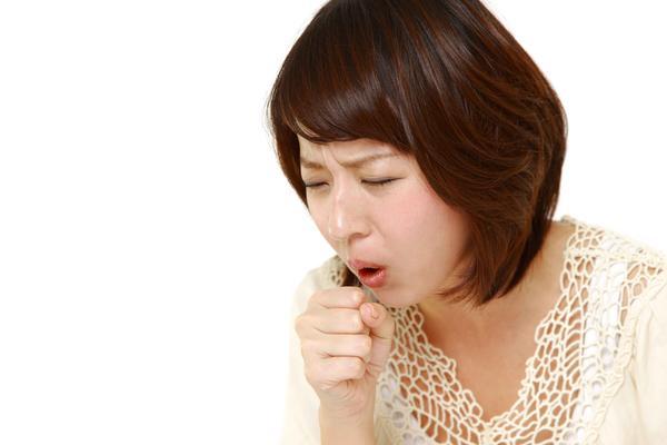喉癌发生时，身体或有4个异常表现，留意到一个，也要尽快检查