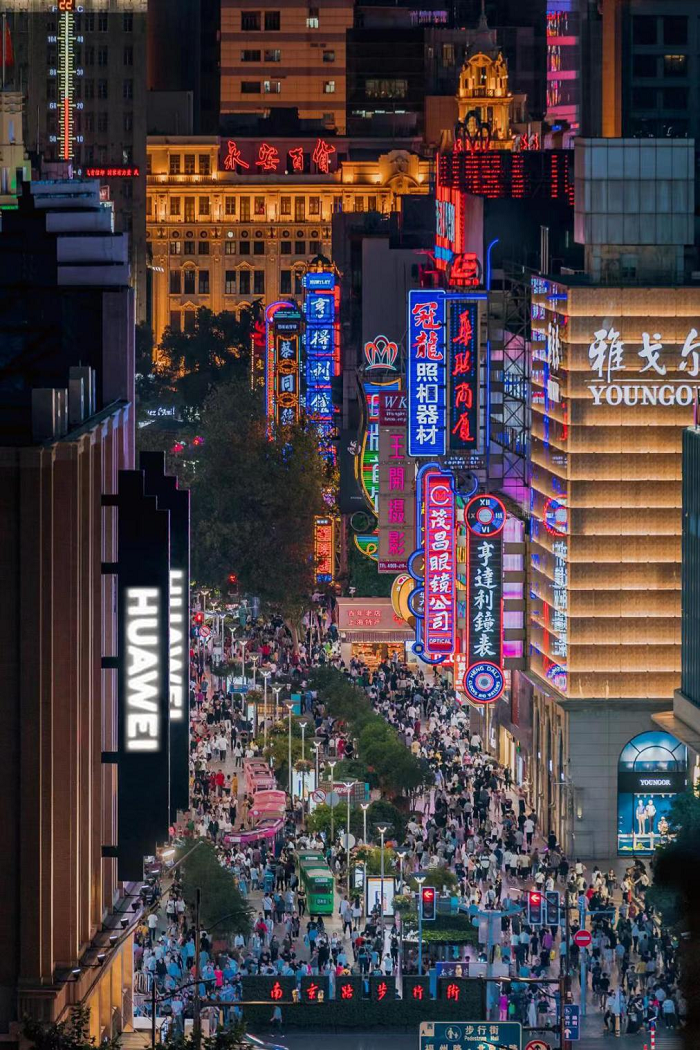 “中华商业第一街”开启全街跨年模式