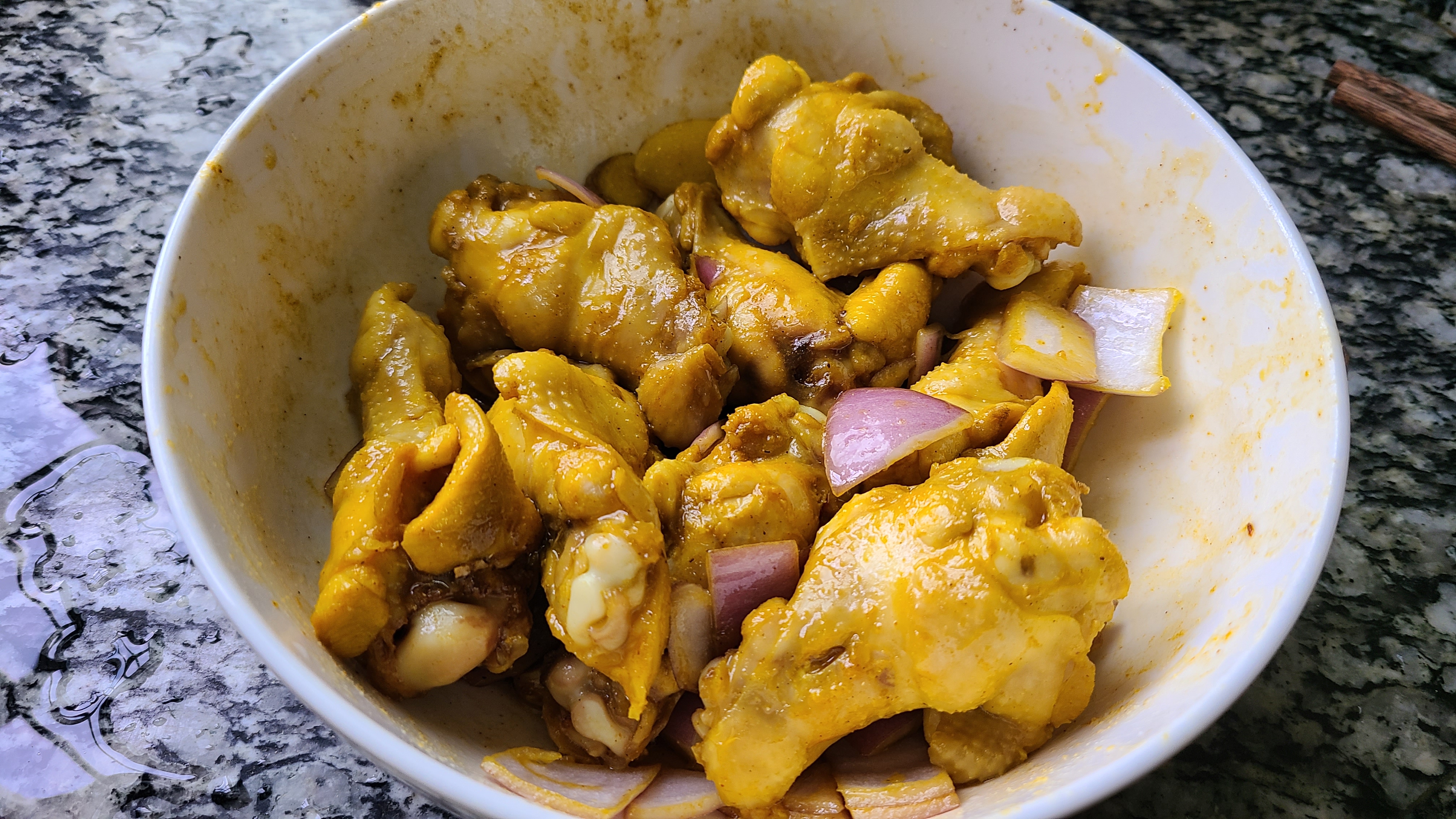 盐焗鸡腿在广东出了名，老厨师教你特色做法，好吃又入味