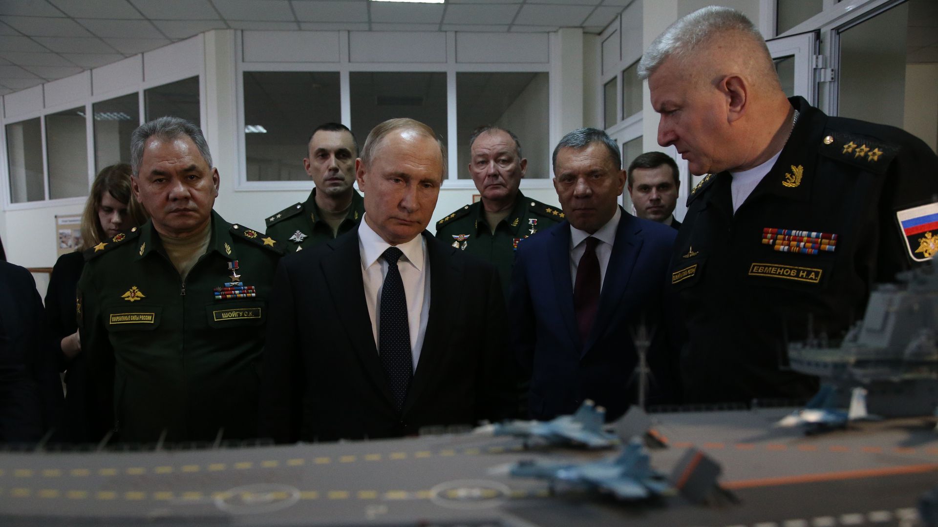 ����˹����ˮ�潢ͧ�����������������û����֮��