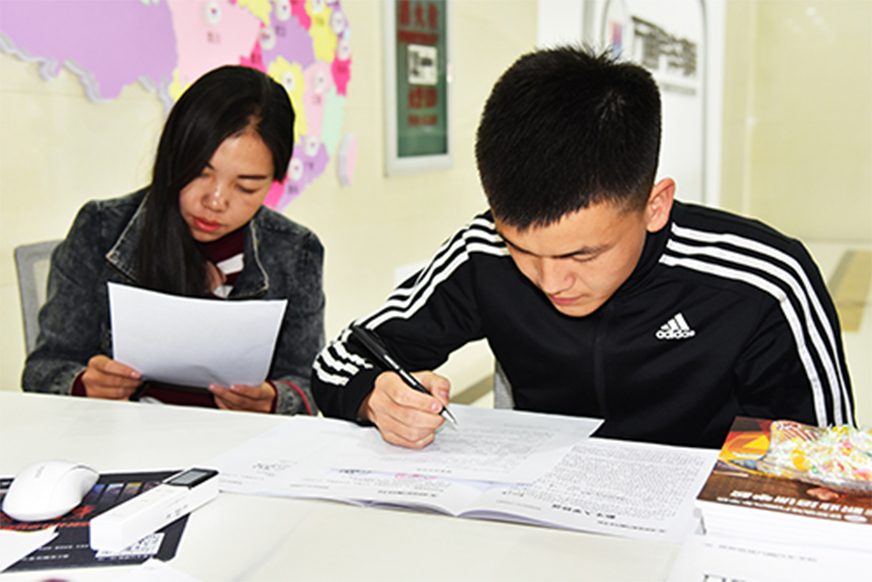 初中生学这些专业，毕业后月薪能过万，和你想象的不一样