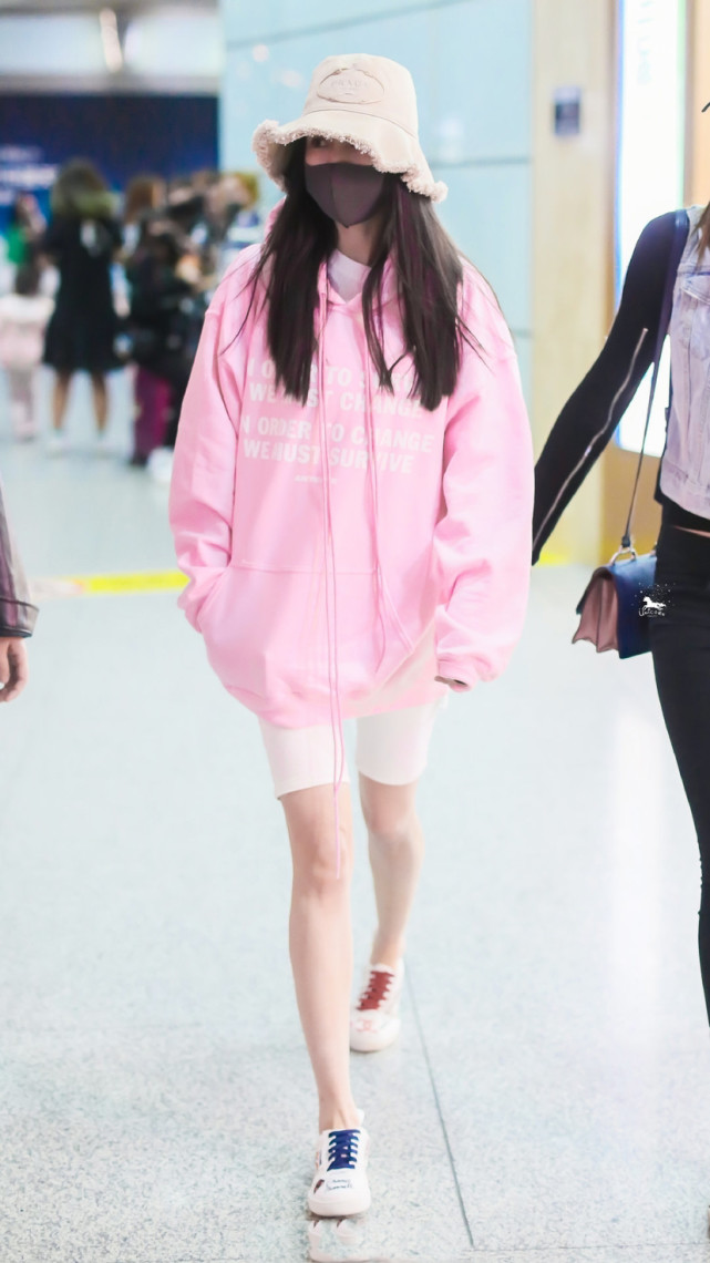 杨幂的少女感穿搭请收下