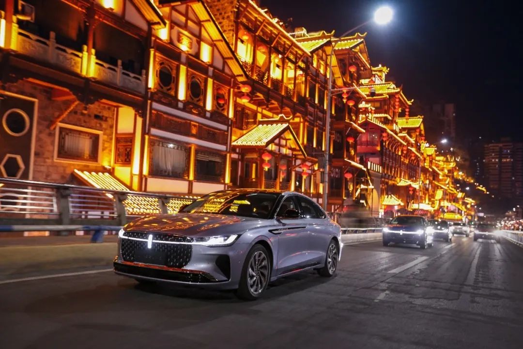 试驾林肯Z：穿梭于“赛博朋克”的夜之城，太让人兴奋了