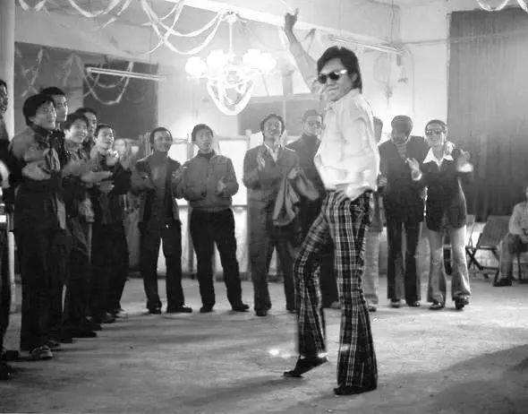 80年代，風靡一時的蛤蟆鏡，當時到底多搶手？