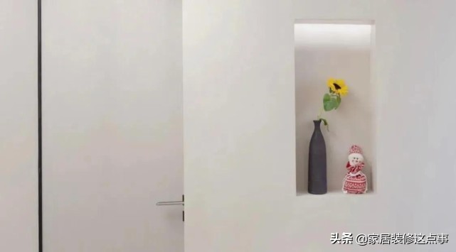 52㎡上海姑娘的家，厨卫不铺一块砖，床装墙壁上，进门我就迷住了