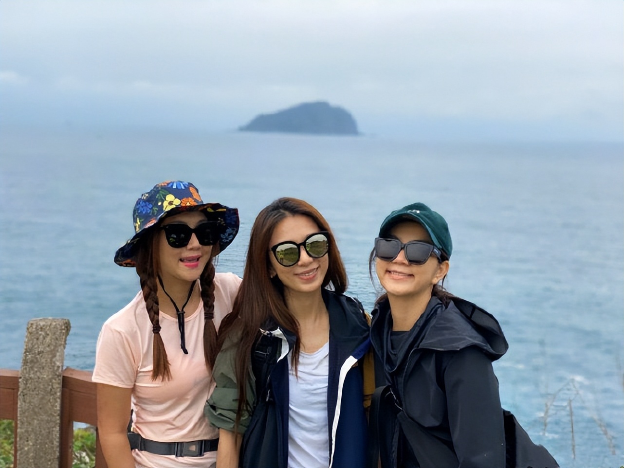 田馥甄39岁生日SHE合体庆祝，三姐妹久违同框，冻龄颜值抢镜