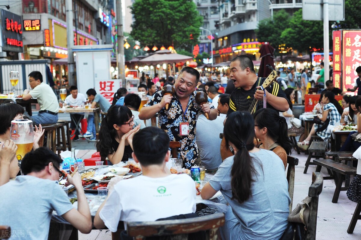 辽宁老板开大排档,"啤酒免费畅饮",反倒一年盈利166万