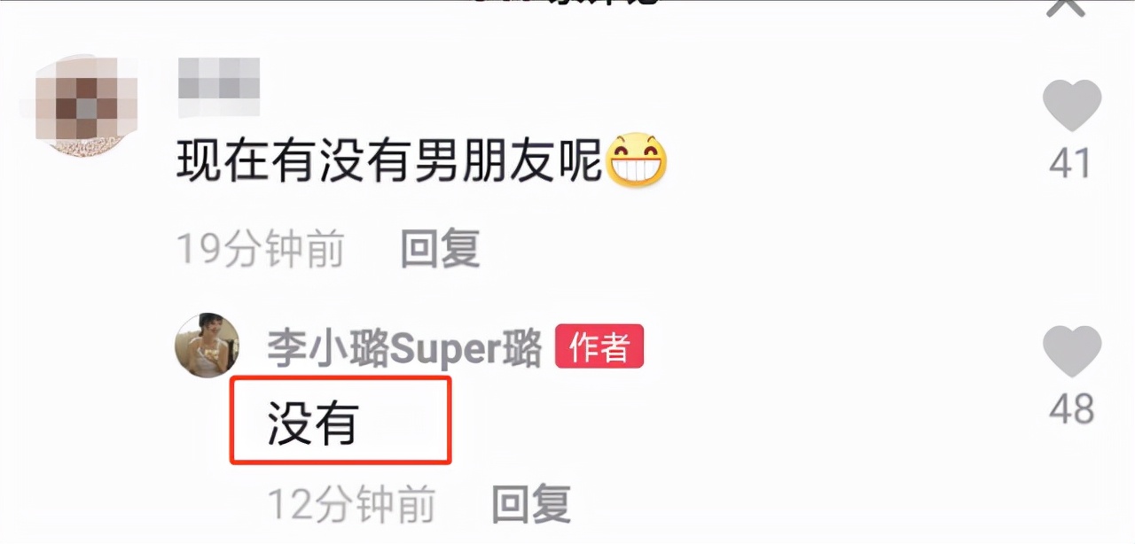 李小璐懒理新恋情传闻，晒照回顾2021，母女拍故宫写真温情满满