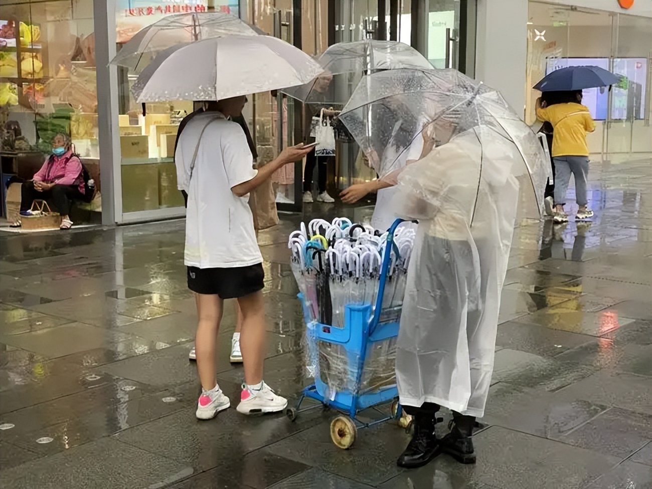 卖伞卖成亿万富翁，但这还不是“伞圈”的最高点