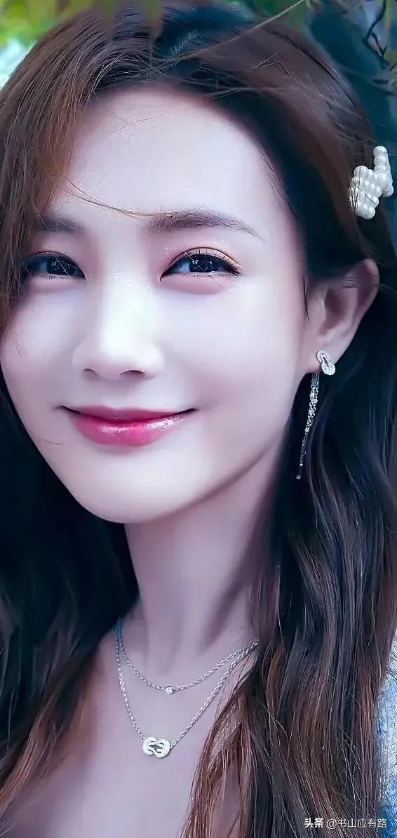 李一桐：长相甜美、清纯靓丽的90后小花旦