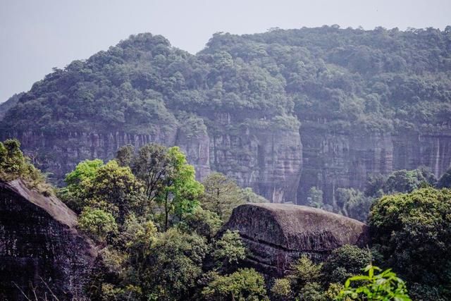 广东名山之首丹霞山，领略大自然鬼斧神工，奇岩怪石特别多