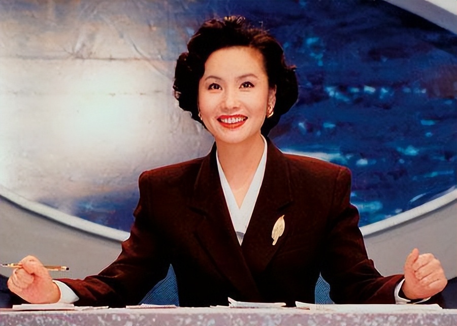 主持人徐莉:17岁入行,坚守播音行业43年,带着儿子嫁人幸福美满