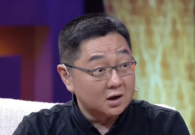 同为《今日说法》主持，撒贝宁成央视红人，张绍刚却在网综混饭吃