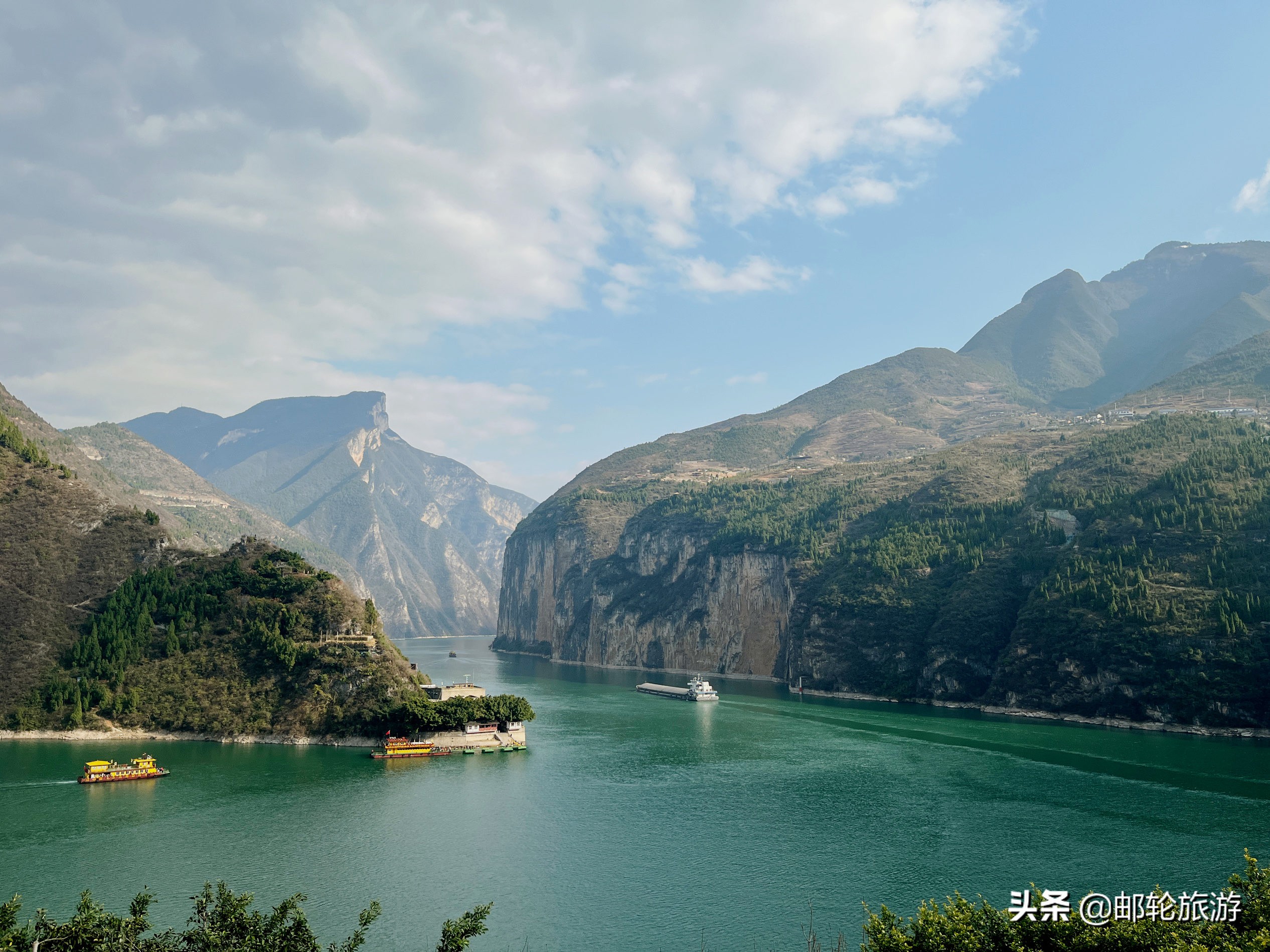 沿途游览816工程,瞿塘峡,神女天路,三峡大坝等