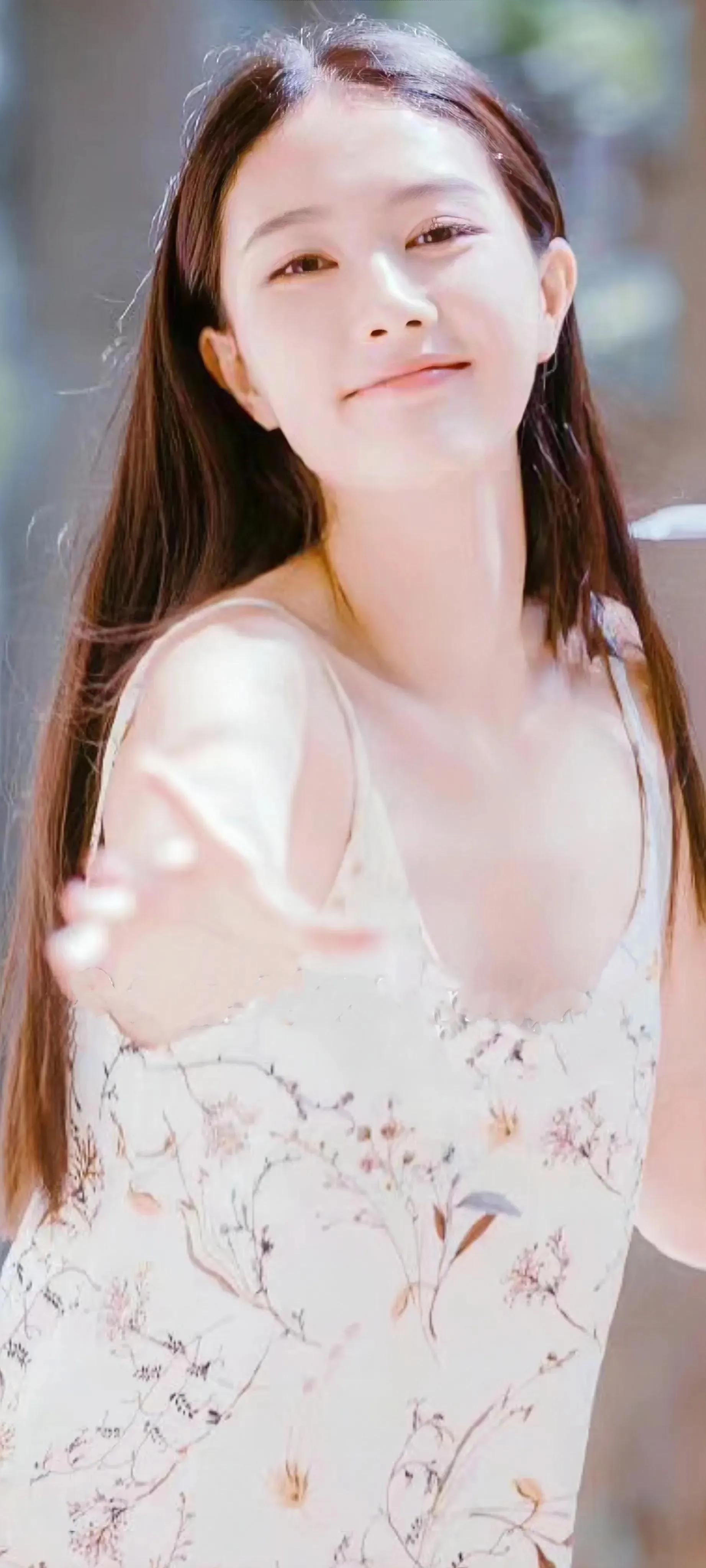 端庄美丽的张子璇