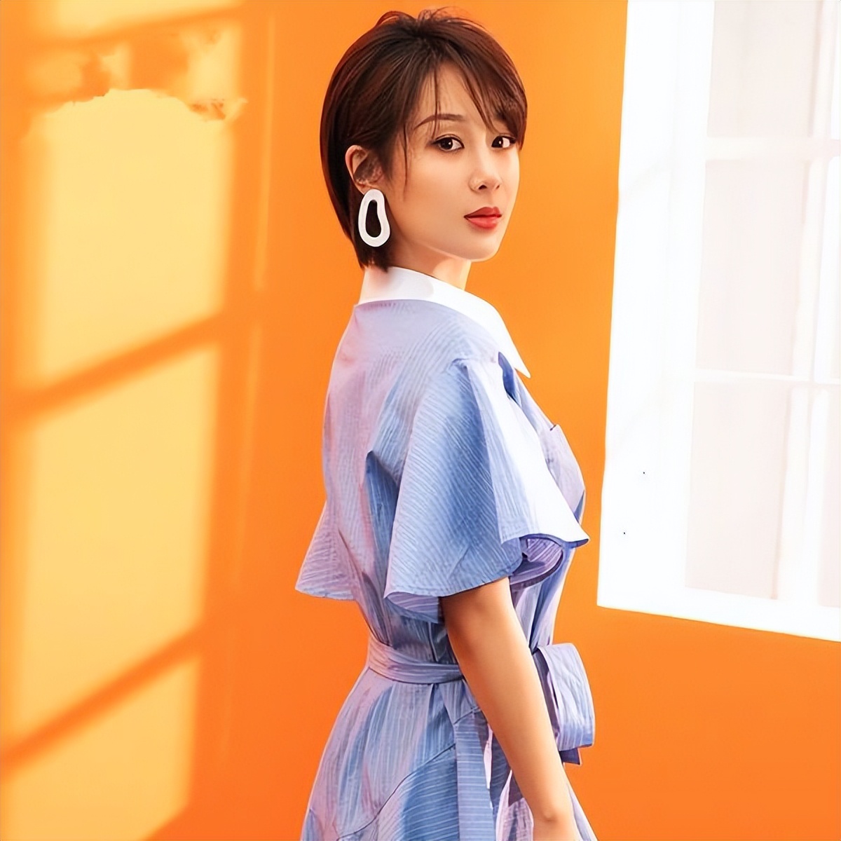 同样是“齐耳短发”，杨紫清爽减龄，迪丽热巴让人不忍直视