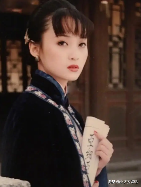 同样是演宋美龄,把邬君梅、刘涛、高圆圆等人放在一起,差别出来了