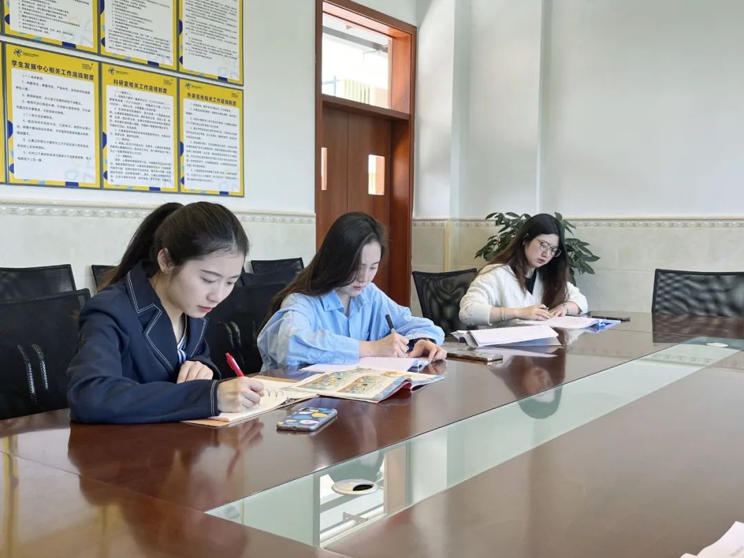 双流区英语教研员尚梅林莅临双实外指导二年级英语区级公开课