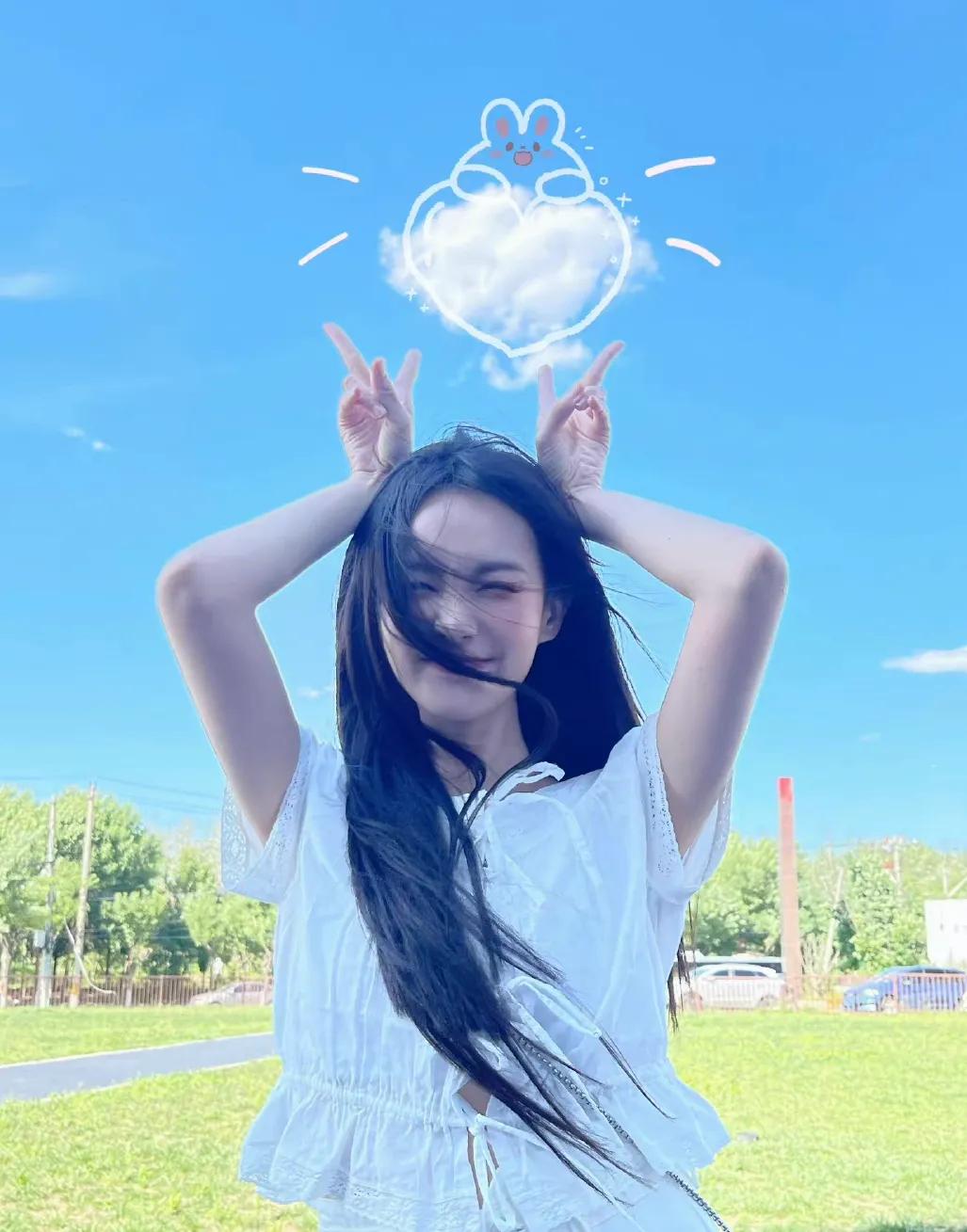 李一桐近期穿搭