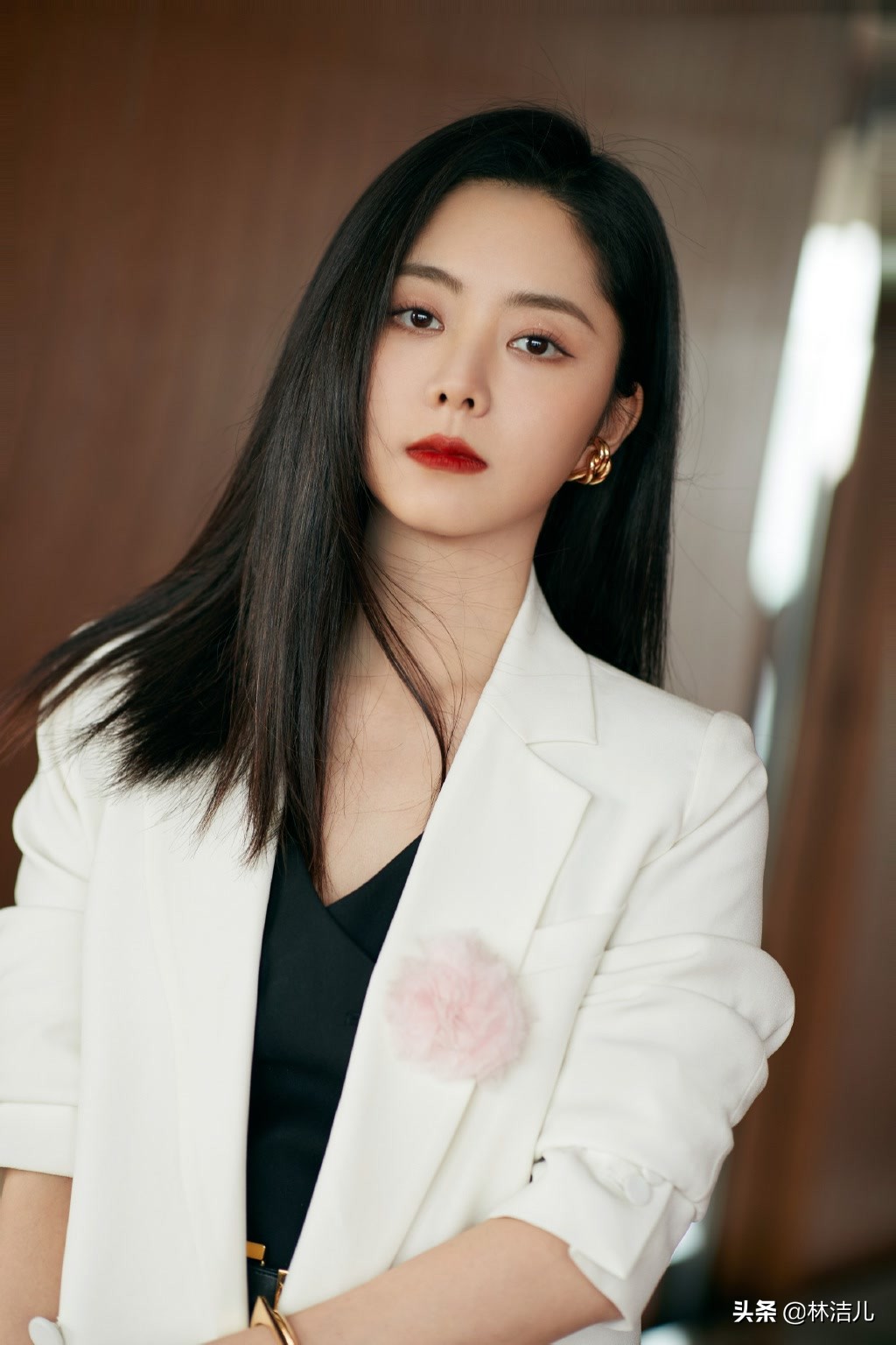 娃娃脸的谭松韵,换上浓妆好惊艳,她的"少女感发型"更清新减龄