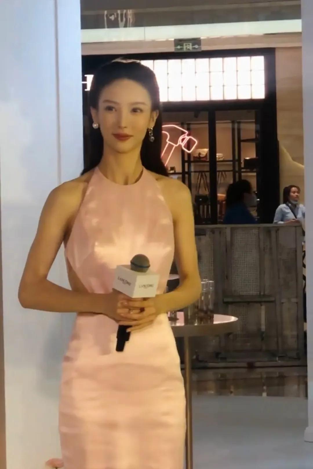 又见金晨，美的很灿烂笑的很有感染了