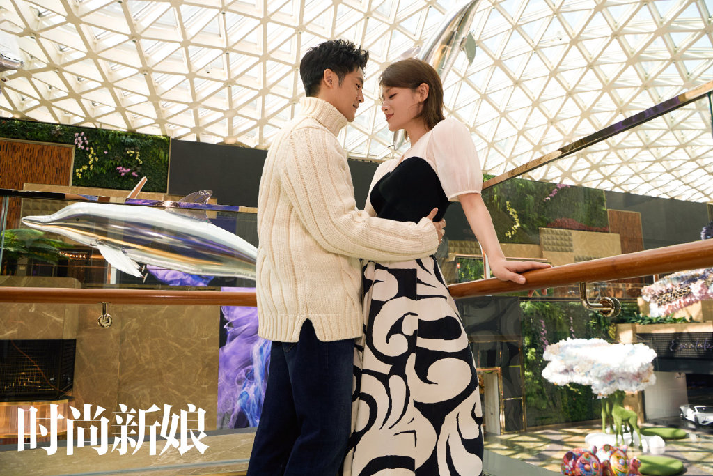 田亮夫妇结婚14周年再拍婚纱照，叶一茜呈现望夫眼，容颜身材未改