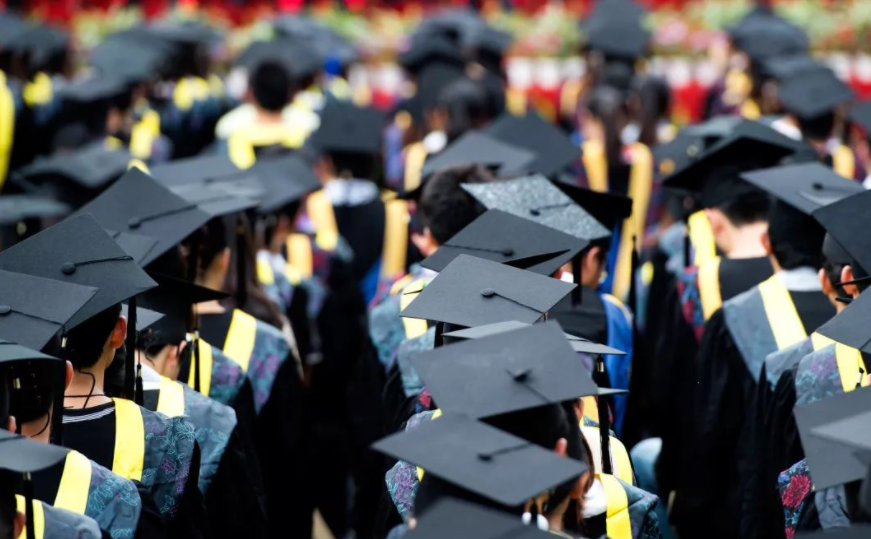 毕业生首选城市排名更新，青岛上榜不意外，上海居首位引起热议