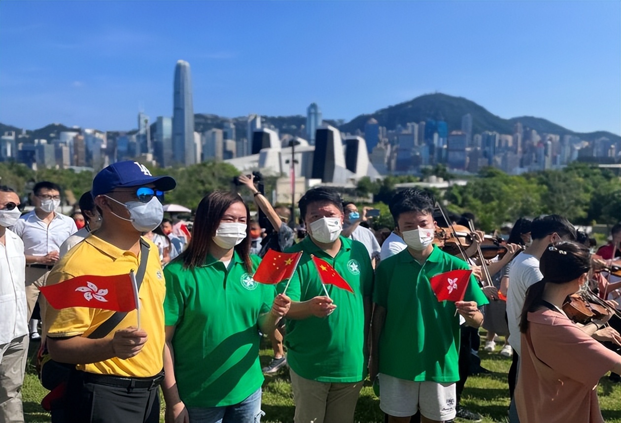 庆回归开新篇 香港江苏青年总会成功协办维港快闪暨交响音乐会活动