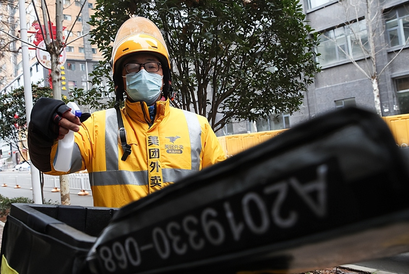 985名校大学生毕业送外卖，3年差不多攒了40万被说傻，还买了车