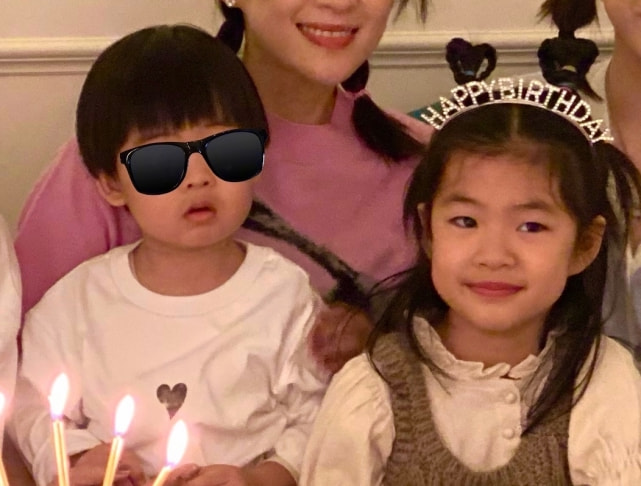 章子怡庆女儿满6岁，一家五口幸福有爱，继女小苹果高颜值抢镜