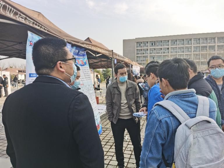 火爆！3个月内，1200余家单位直奔西石大，75000多个职位正空缺