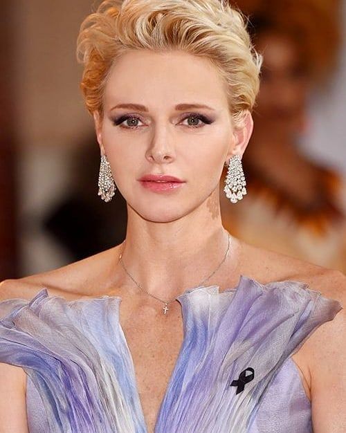 欧洲最美王妃破烂人生：丈夫私生子成群结队，她逃婚三次仍被追回