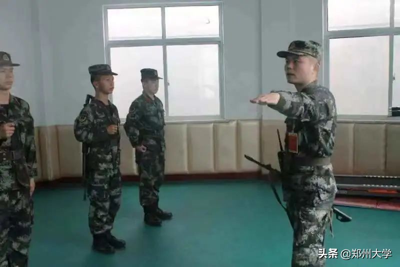 奋斗的迷彩 —— 青春最美丽