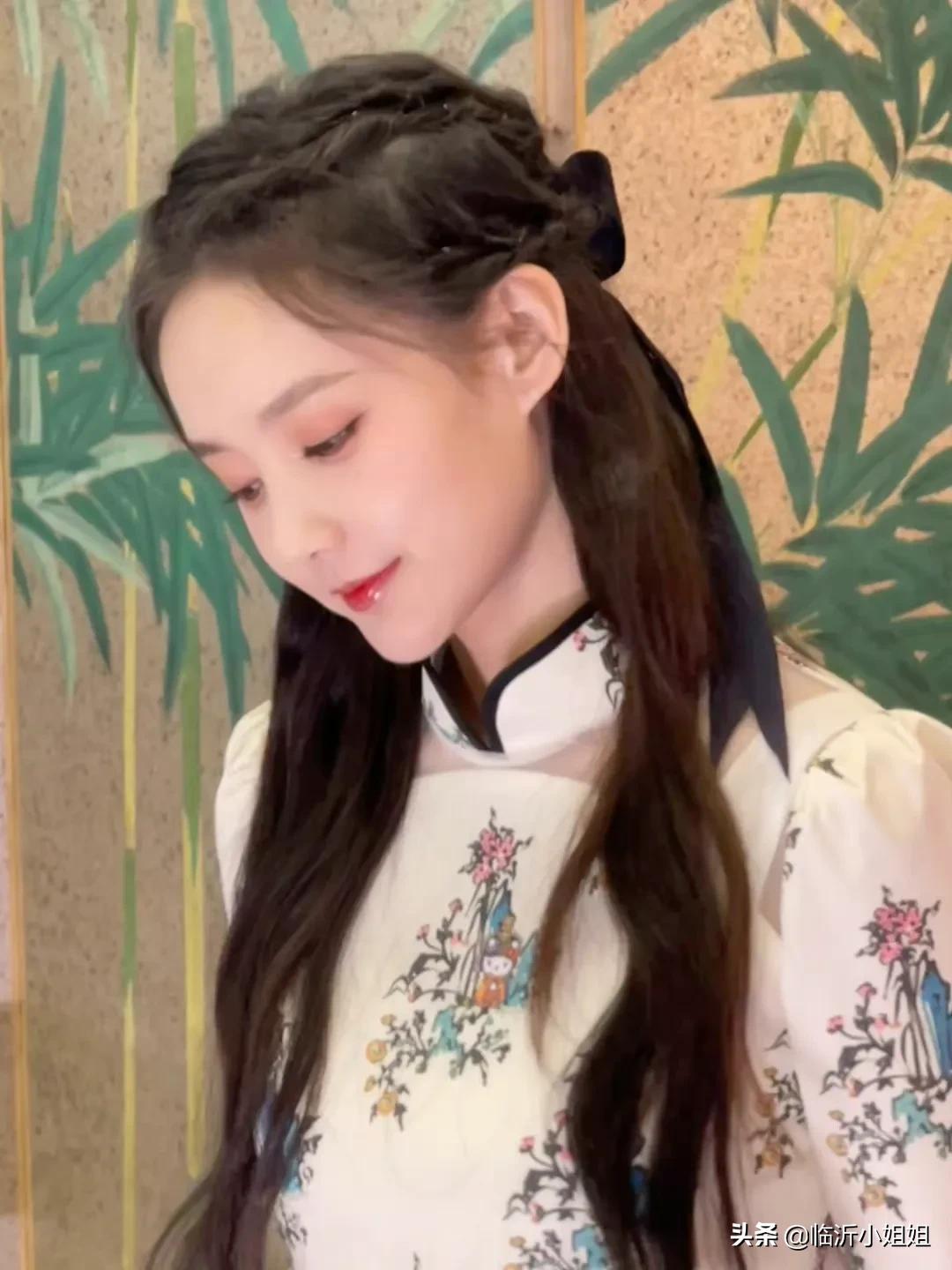 李一桐，出水芙蓉般的美貌少女，柔情似水的气息，美爆啦